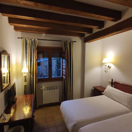 Hostal Posada La Panadera Sepulveda Bagian luar foto
