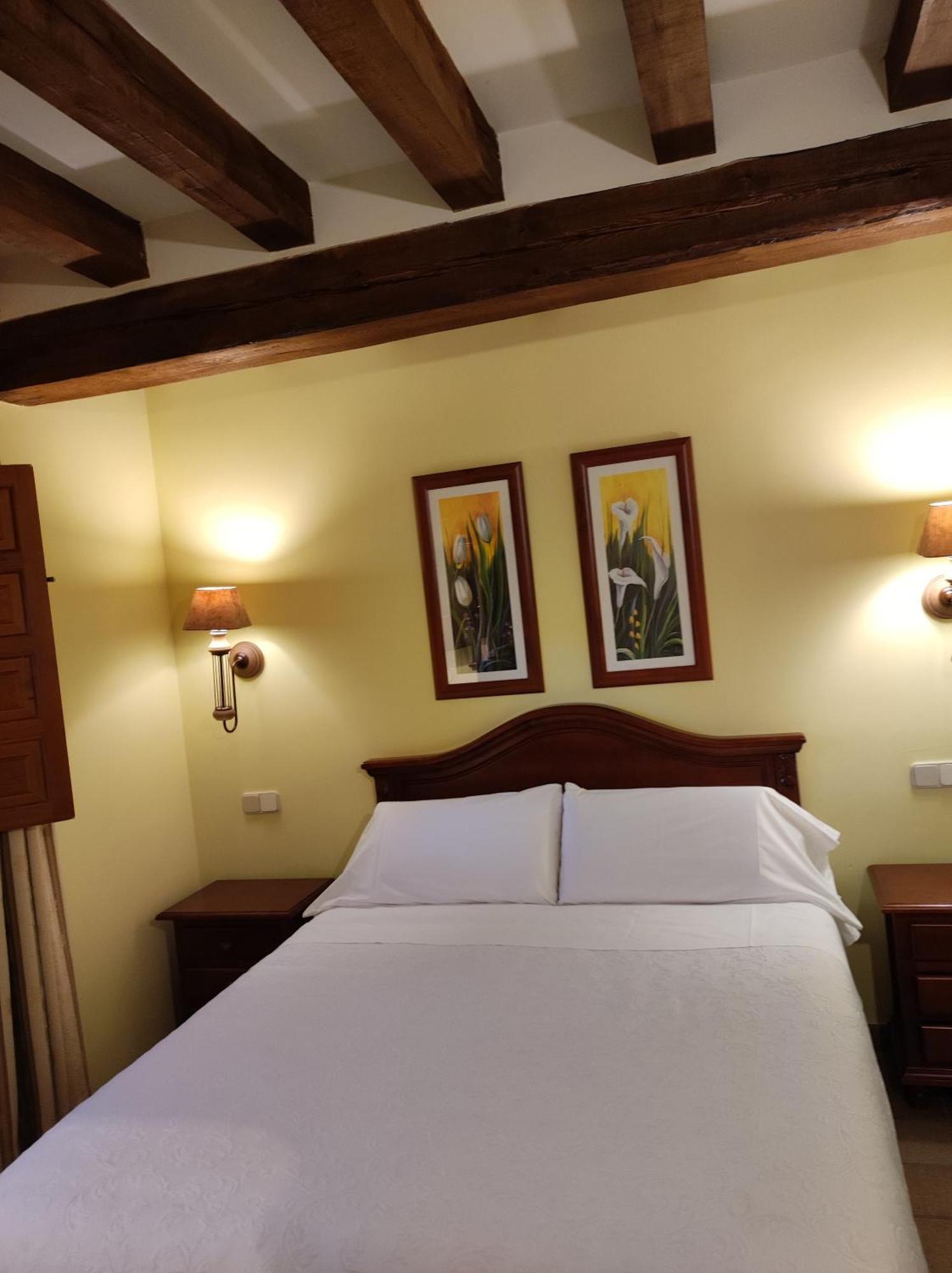 Hostal Posada La Panadera Sepulveda Bagian luar foto