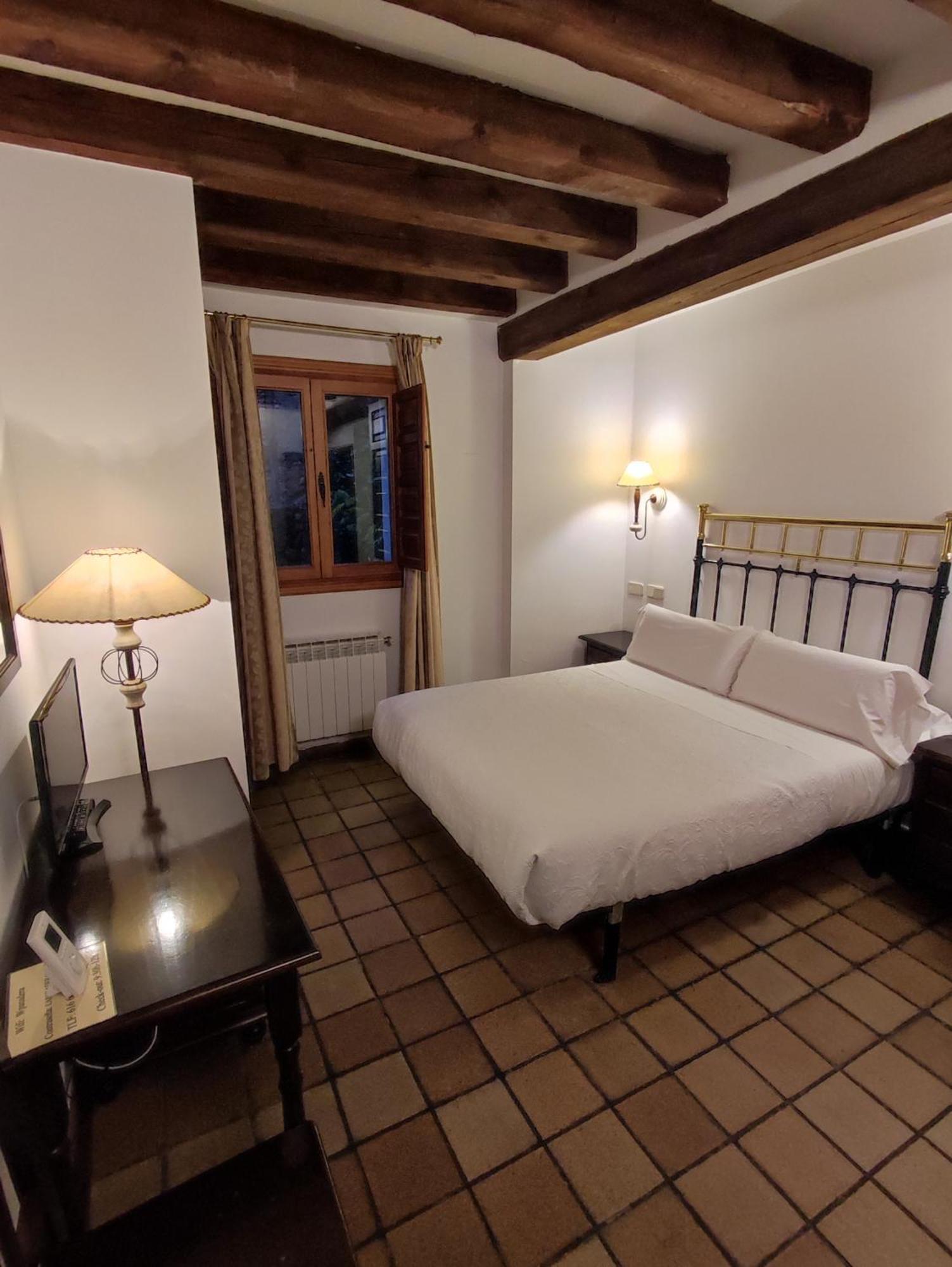 Hostal Posada La Panadera Sepulveda Bagian luar foto