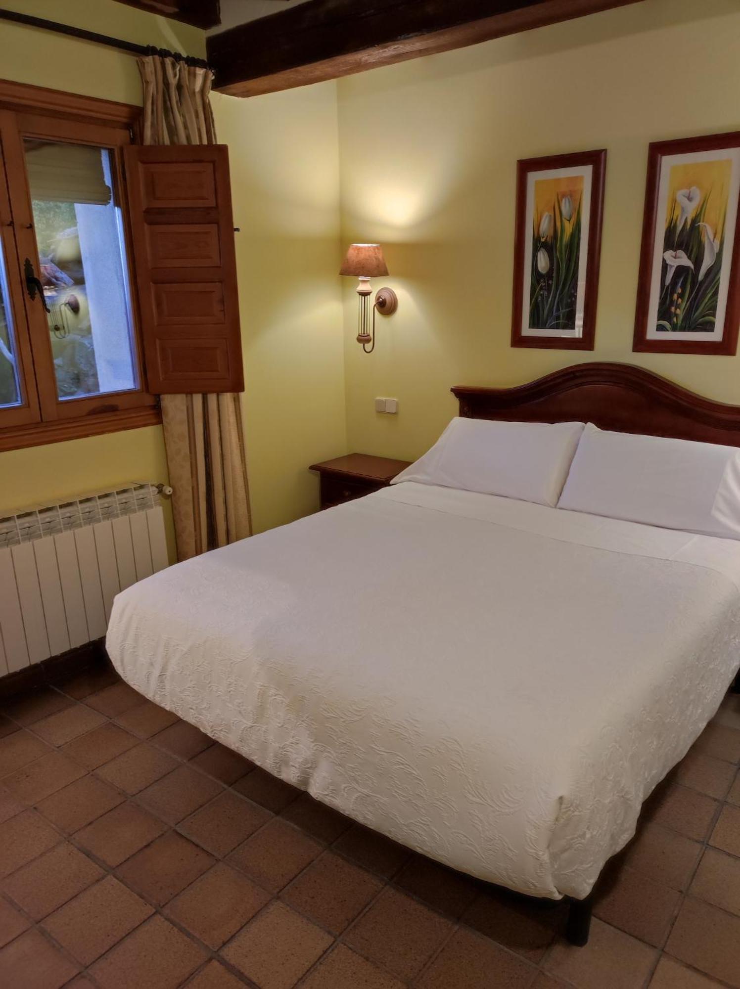 Hostal Posada La Panadera Sepulveda Bagian luar foto