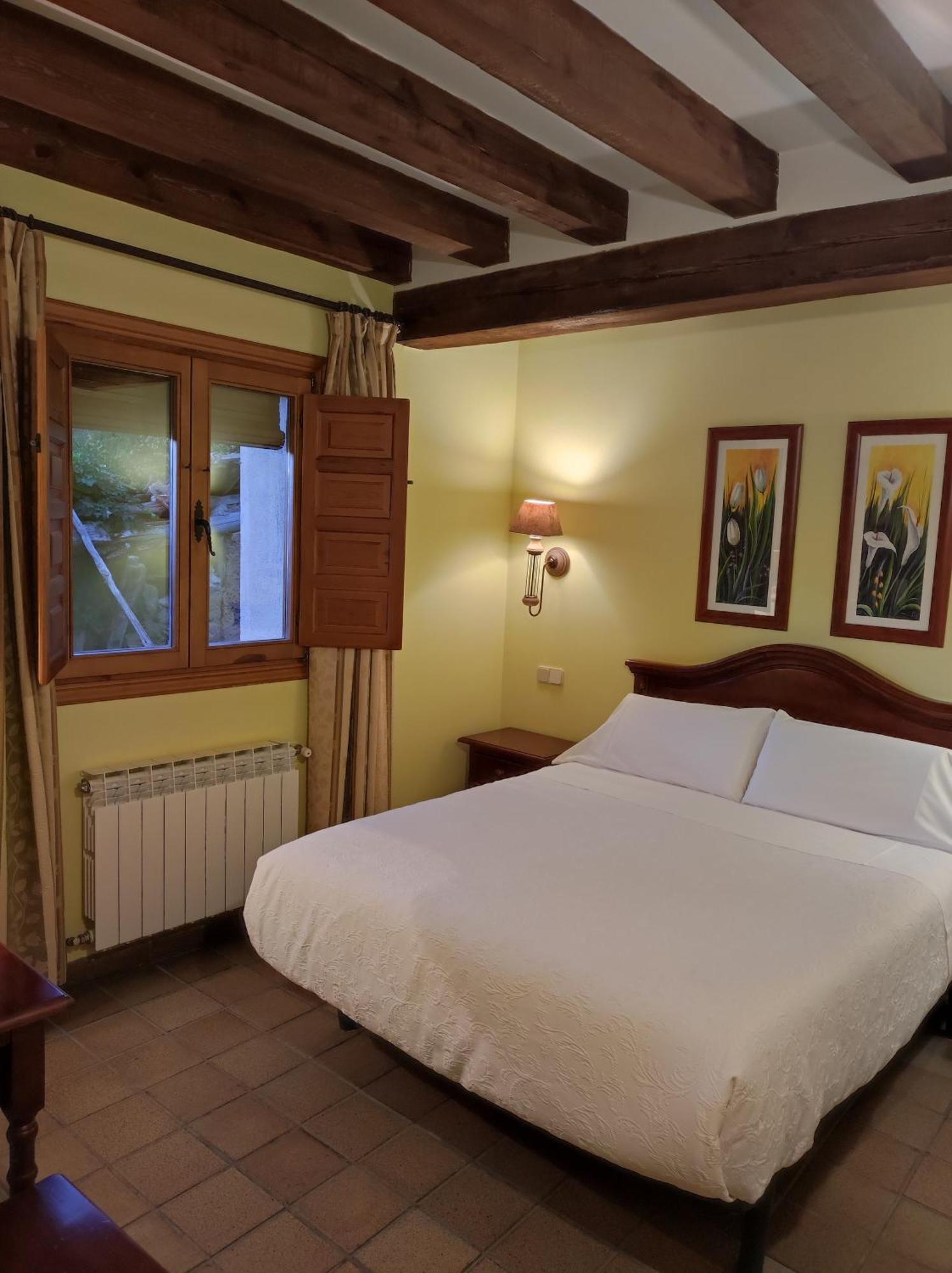 Hostal Posada La Panadera Sepulveda Bagian luar foto