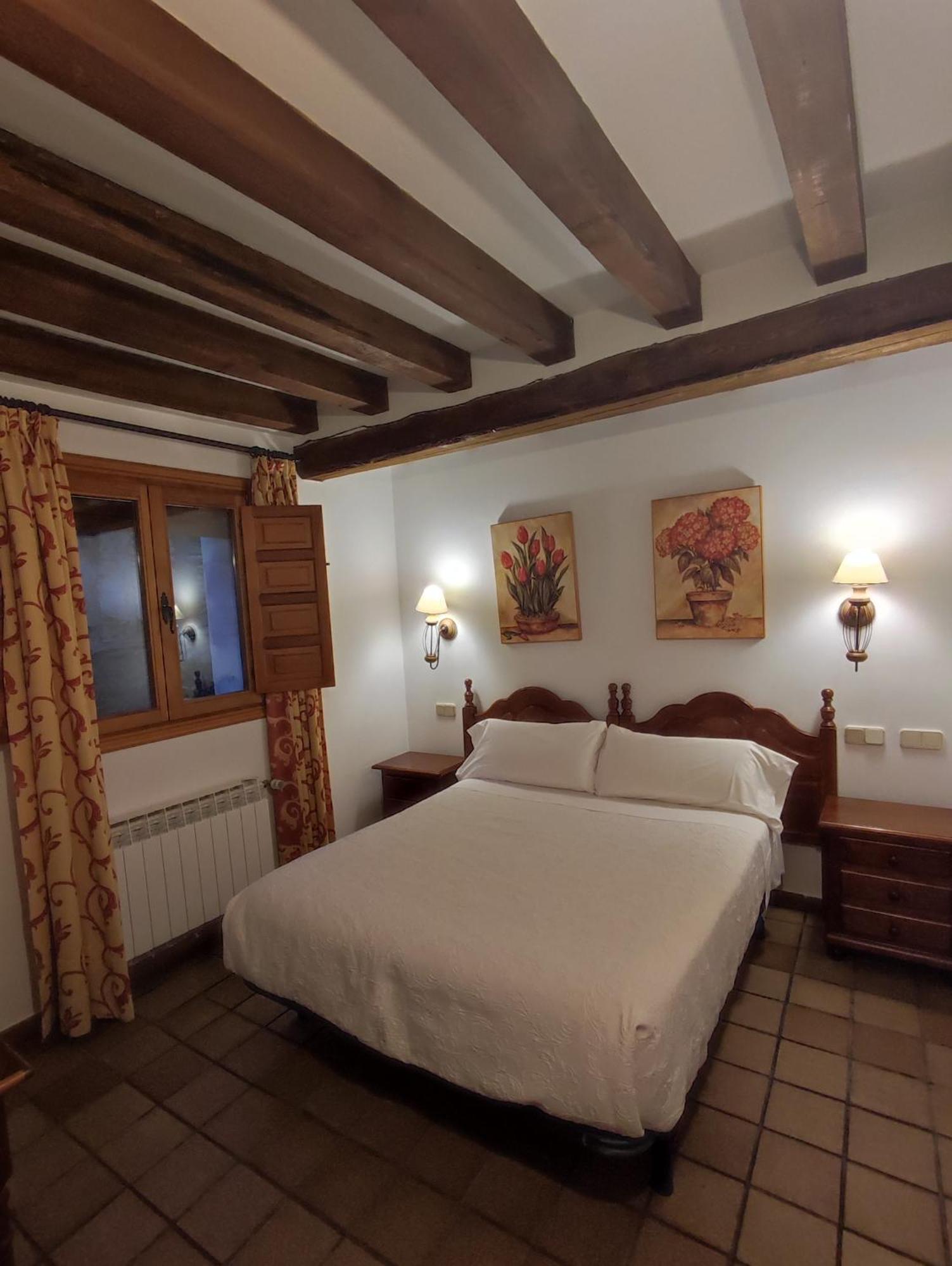 Hostal Posada La Panadera Sepulveda Bagian luar foto