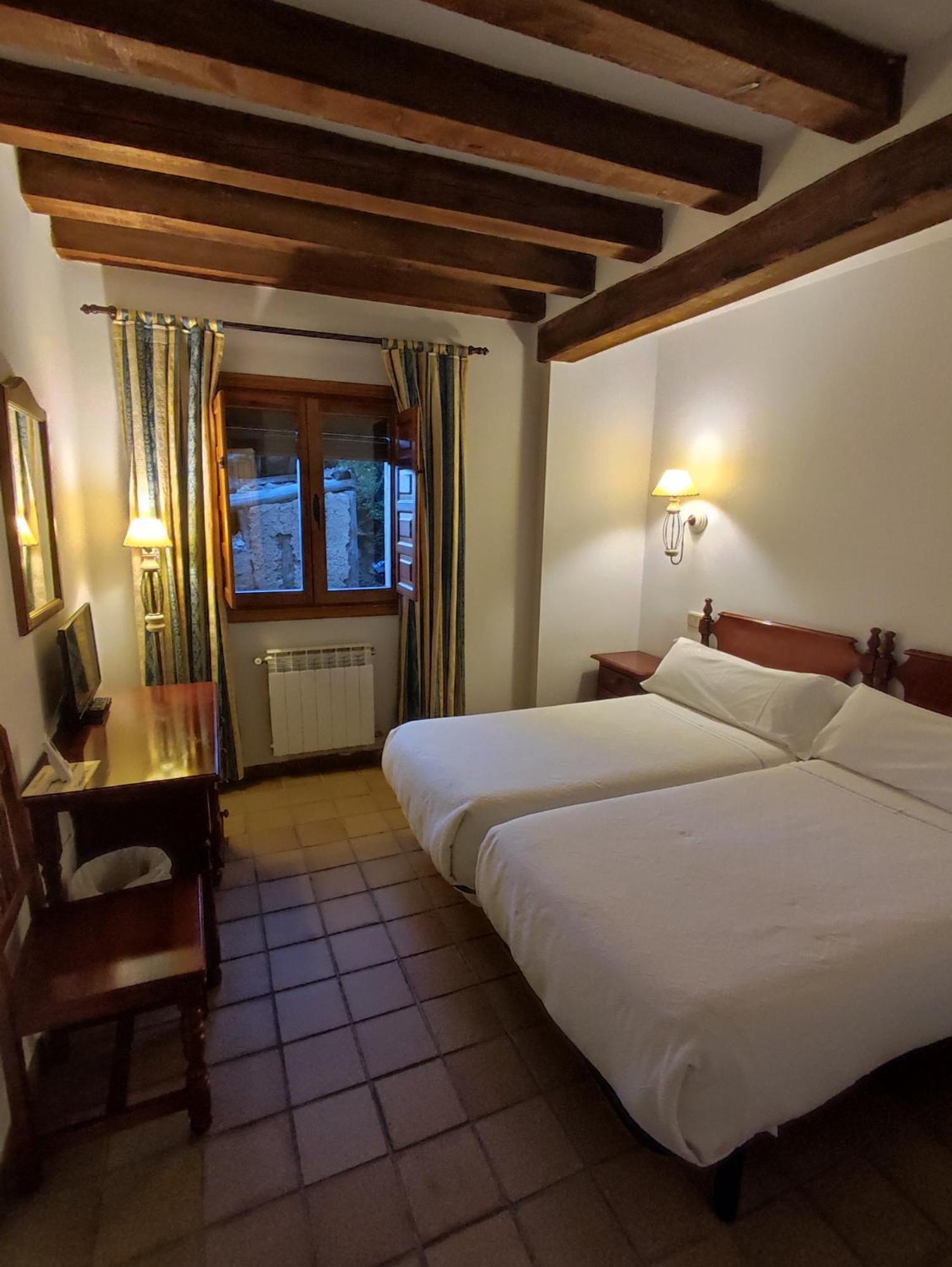 Hostal Posada La Panadera Sepulveda Bagian luar foto