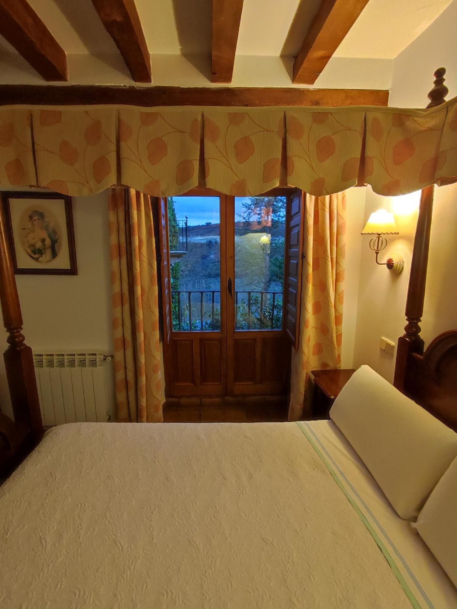 Hostal Posada La Panadera Sepulveda Bagian luar foto