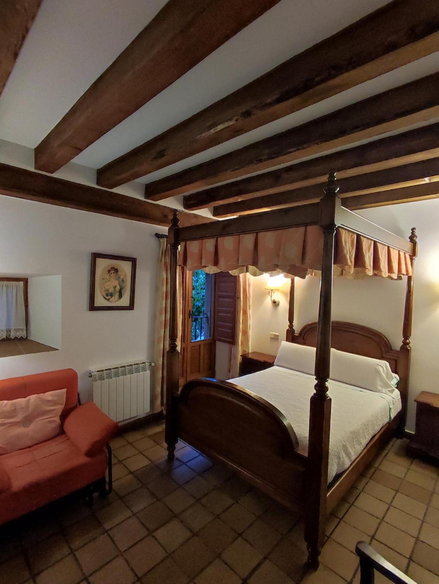 Hostal Posada La Panadera Sepulveda Bagian luar foto