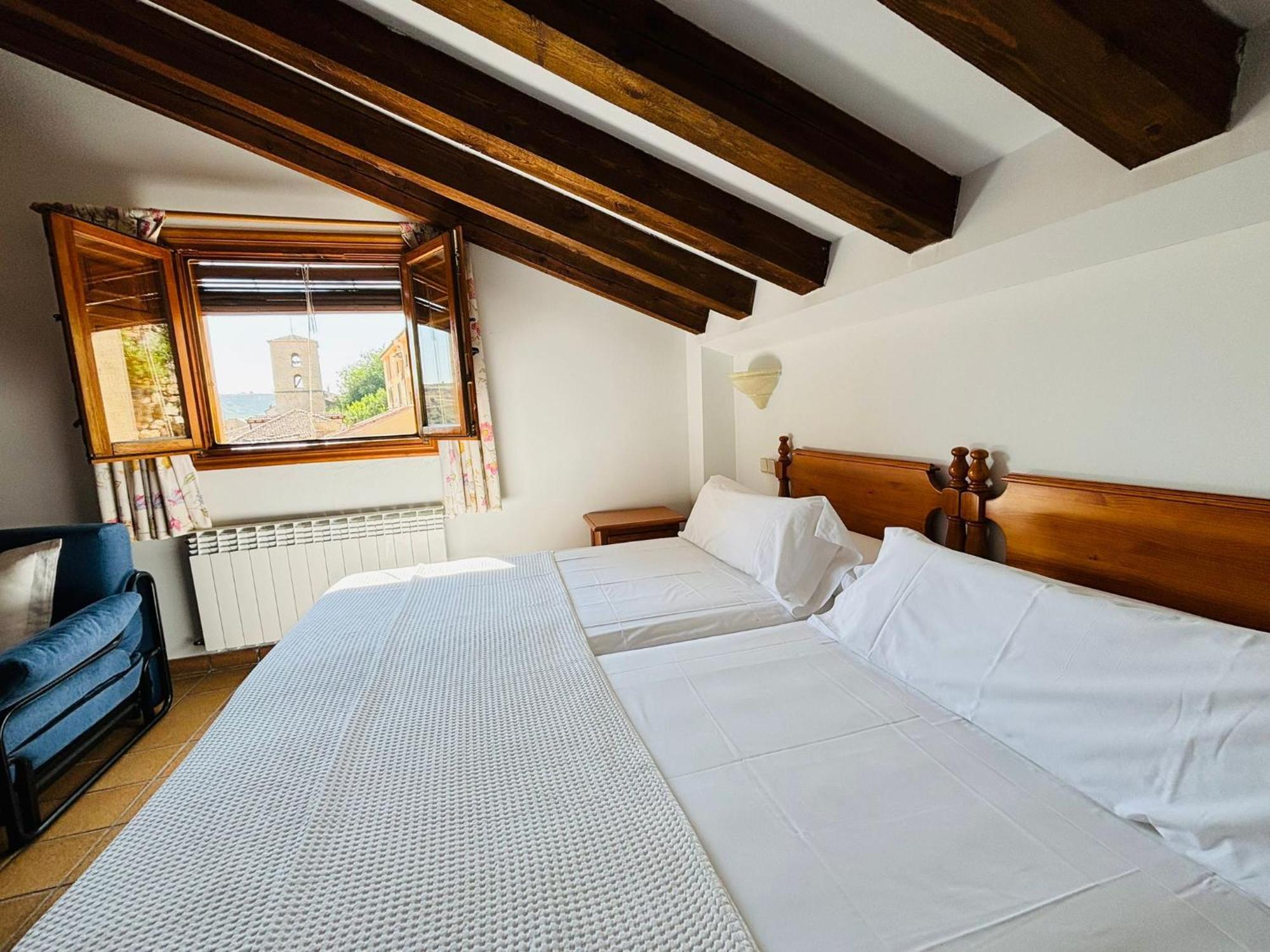 Hostal Posada La Panadera Sepulveda Bagian luar foto