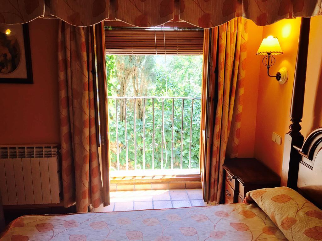 Hostal Posada La Panadera Sepulveda Bagian luar foto